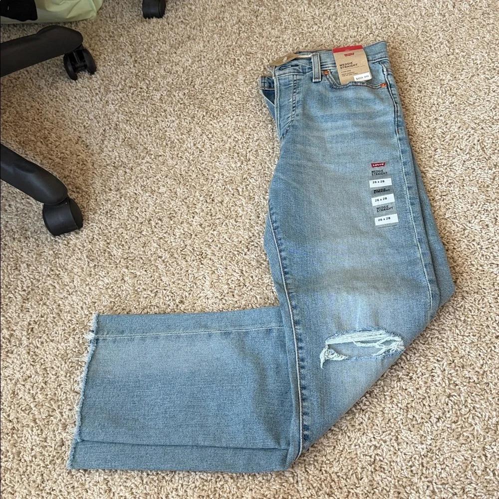 Levi's Women’s Light Blue Straight Jeans- Wedgie straight! Size 26x28 - Picture 8 of 11